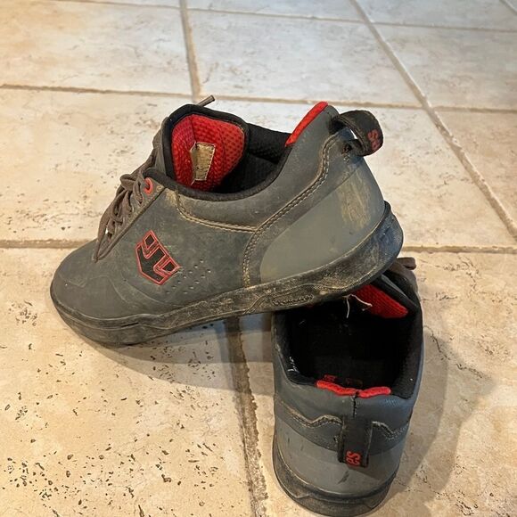 Etnies Culvert size 8.5 gray mountain biking shoes. main image 10